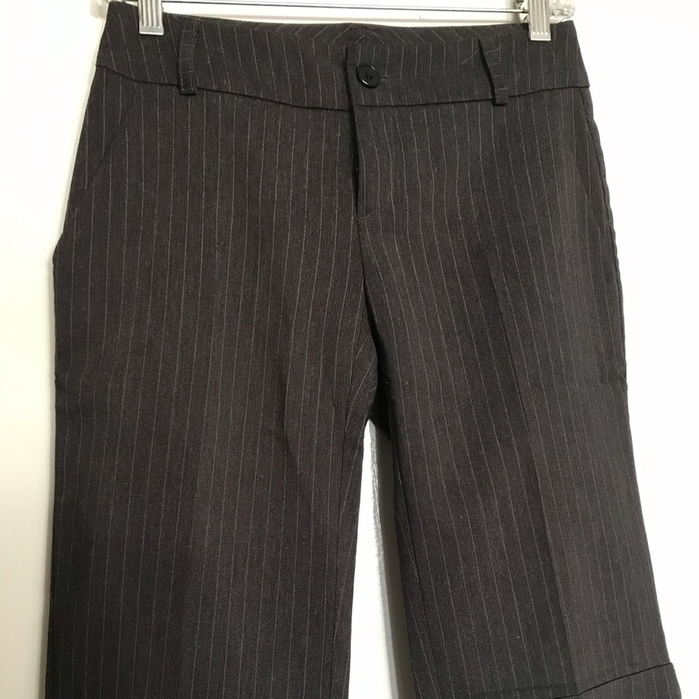 Grey pinstripe Dress-Shorts, size 3.